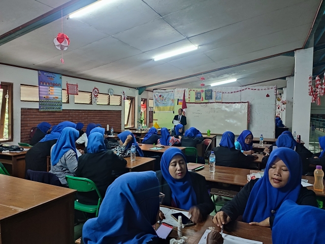 Menggapai Asa Di Usia Senja: Kisah-Kisah Inspiratif Dari PKBM Al Zaytun